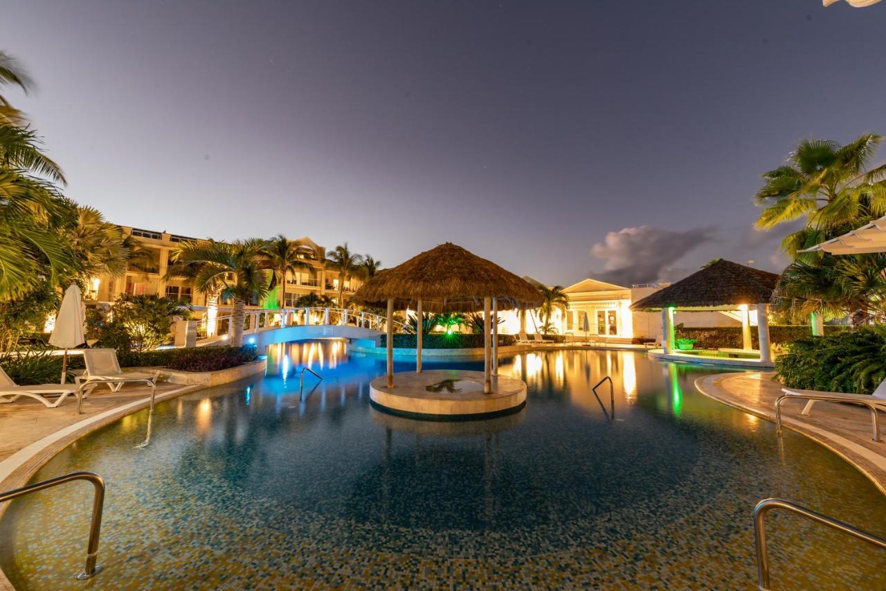 The Atrium Resort Grace Bay Exterior foto