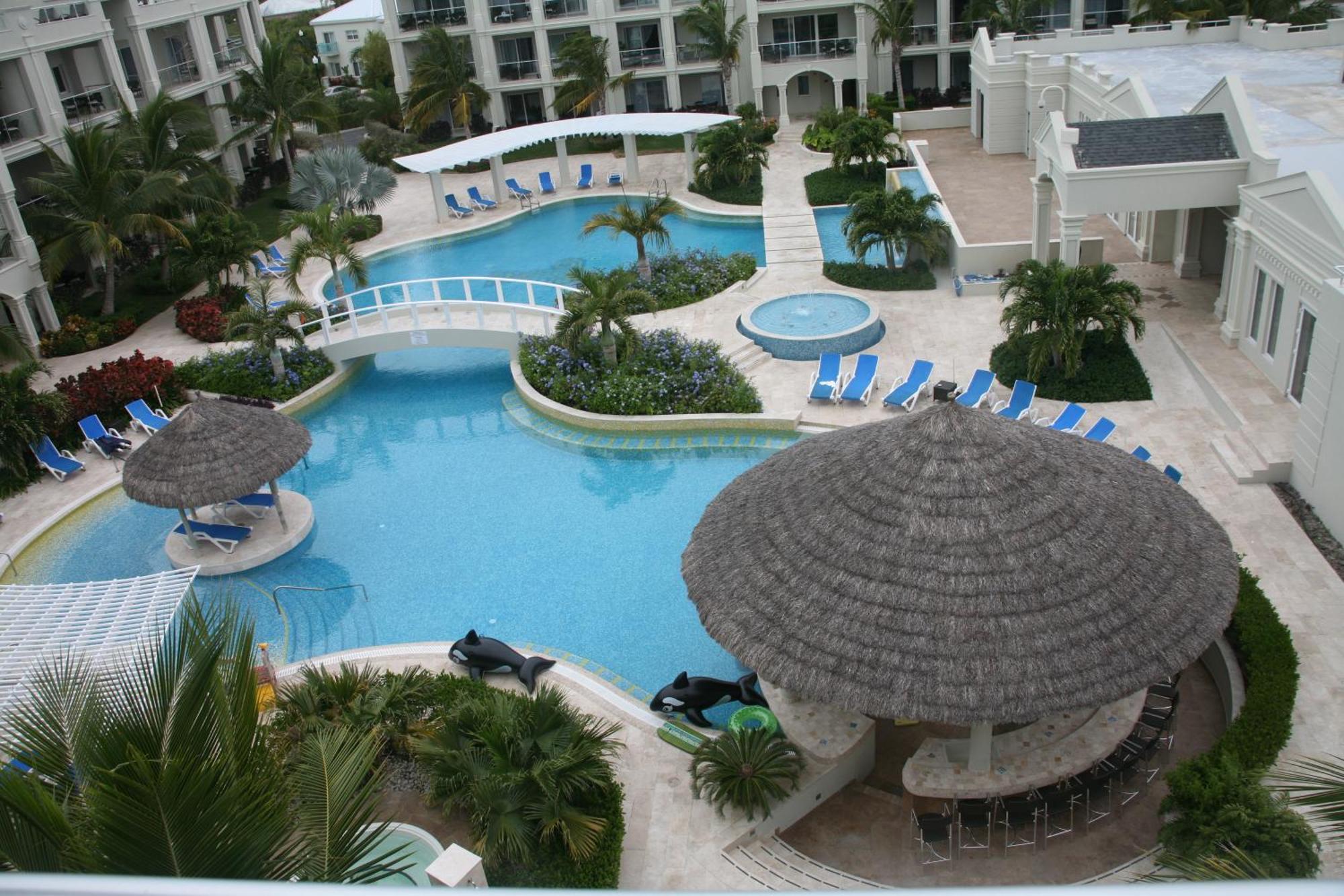 The Atrium Resort Grace Bay Exterior foto