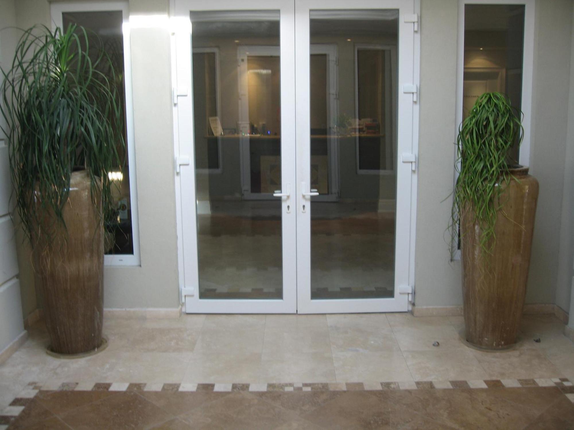 The Atrium Resort Grace Bay Exterior foto