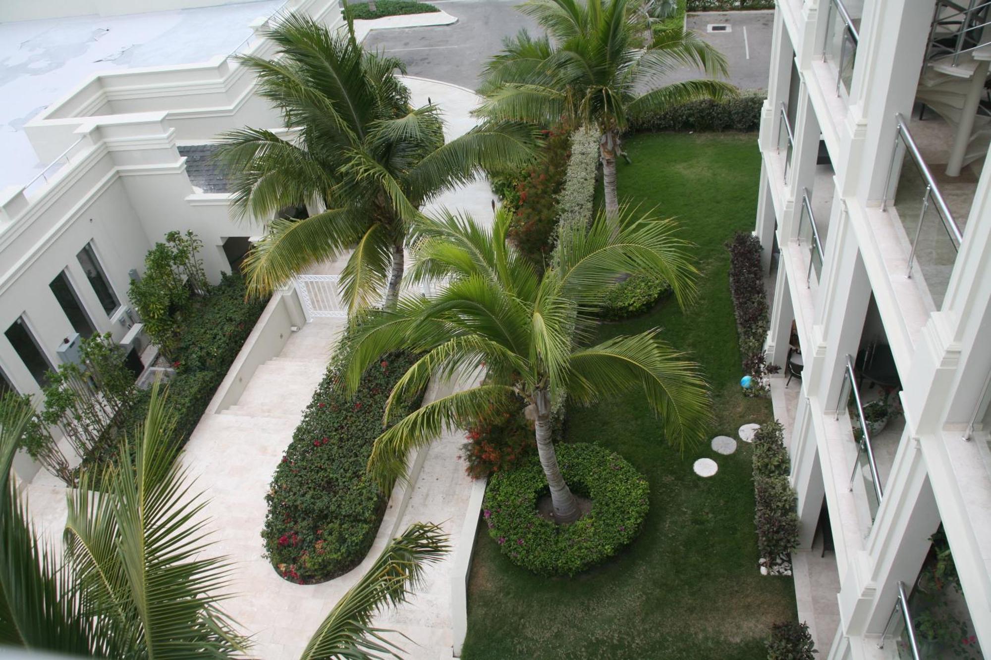 The Atrium Resort Grace Bay Exterior foto