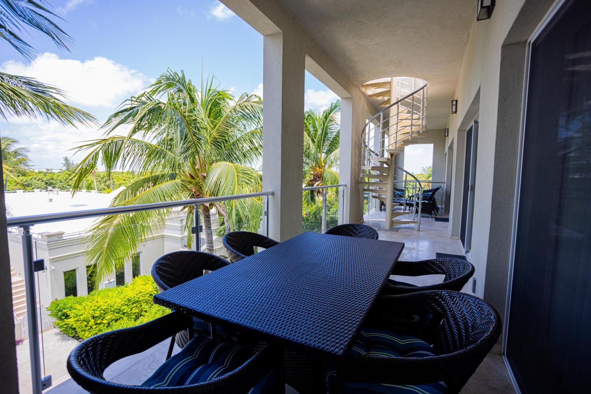 The Atrium Resort Grace Bay Exterior foto