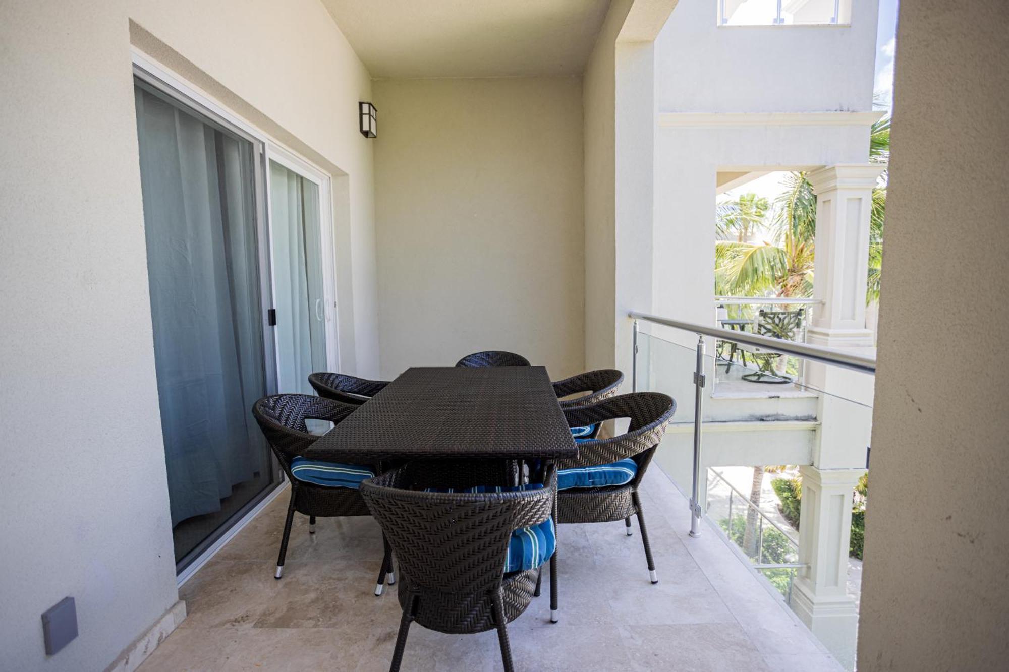 The Atrium Resort Grace Bay Exterior foto